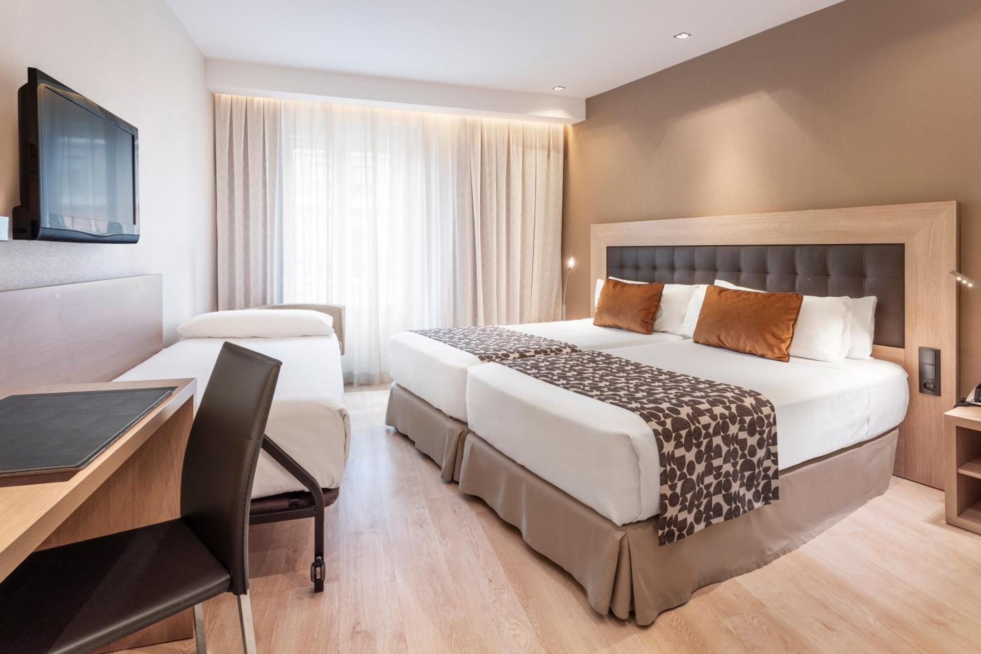 Catalonia Plaza Mayor Madrid Room photo