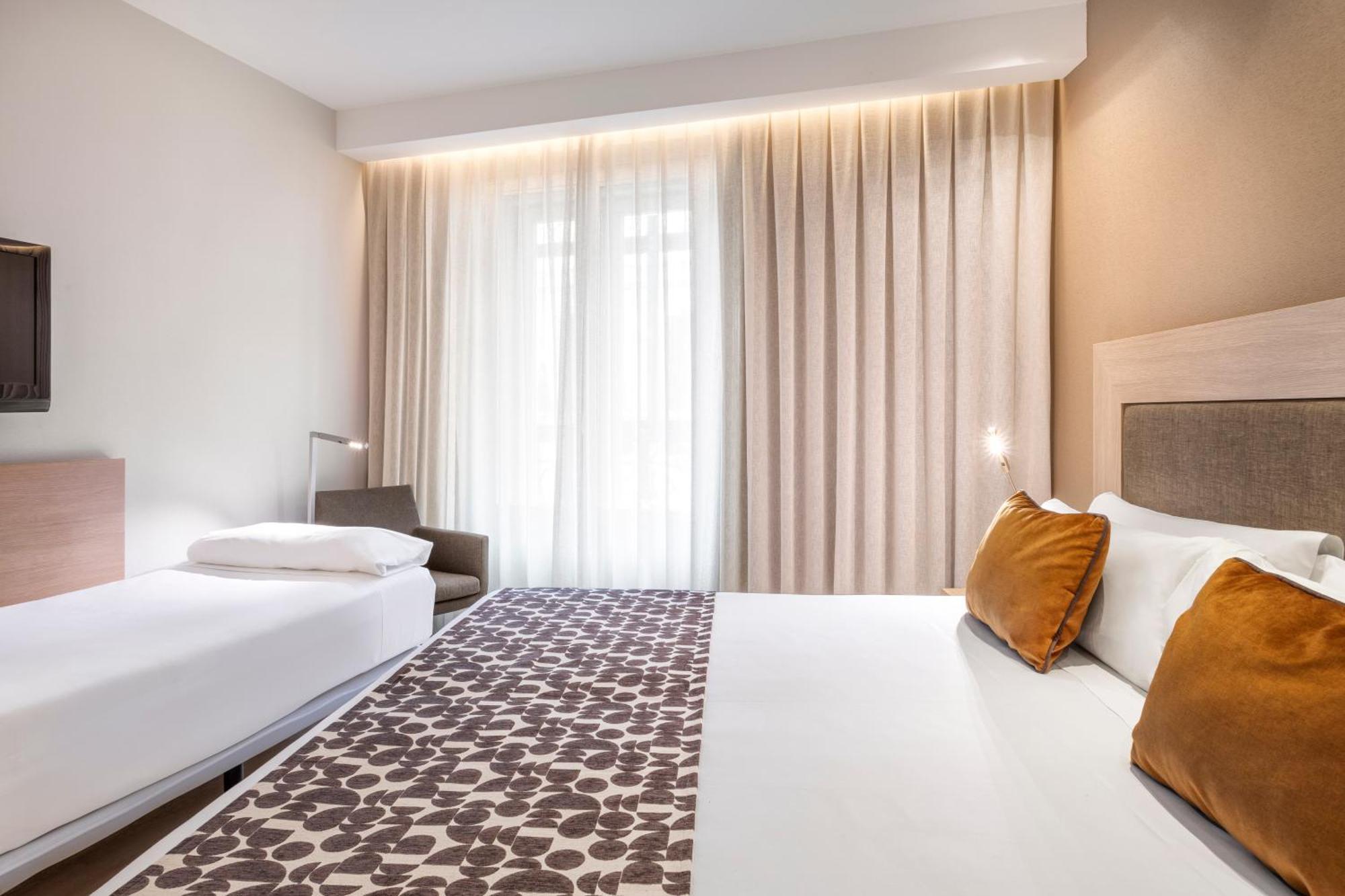 Catalonia Plaza Mayor Madrid Room photo