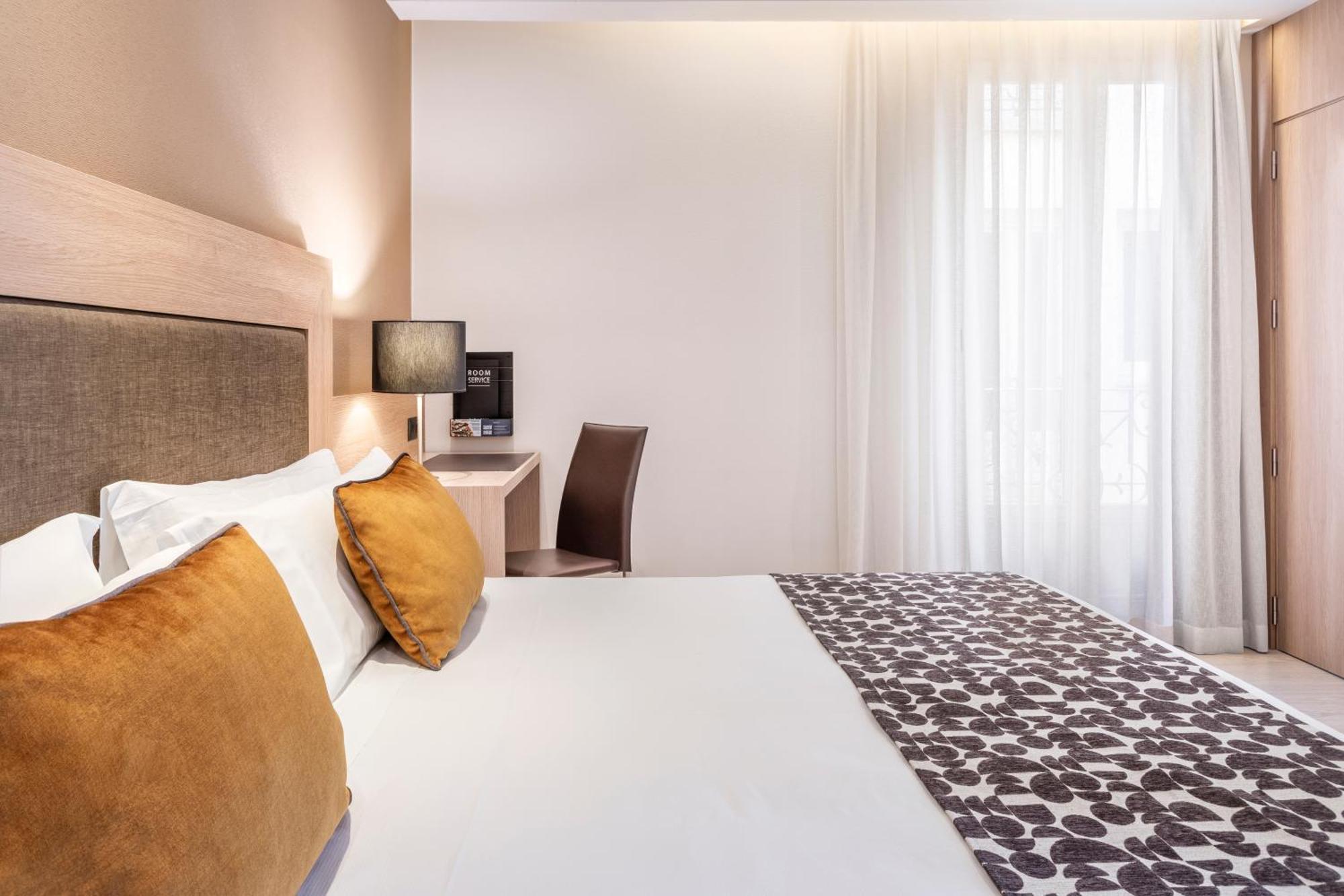 Catalonia Plaza Mayor Madrid Room photo