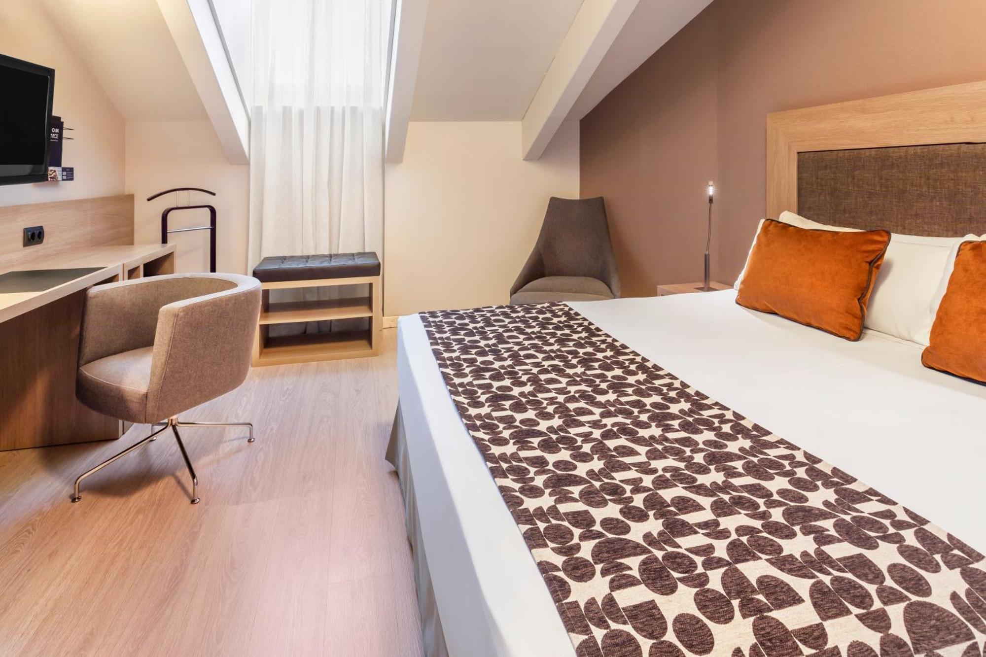 Catalonia Plaza Mayor Madrid Room photo